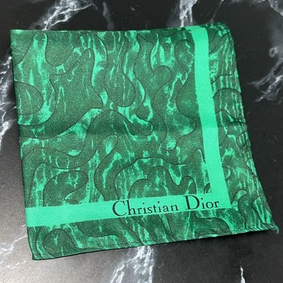 Christian Dior Poison Silk Bandana Neckerchief
Handkerchief Green AUTHENTIC NEW - Picture 4 of 5